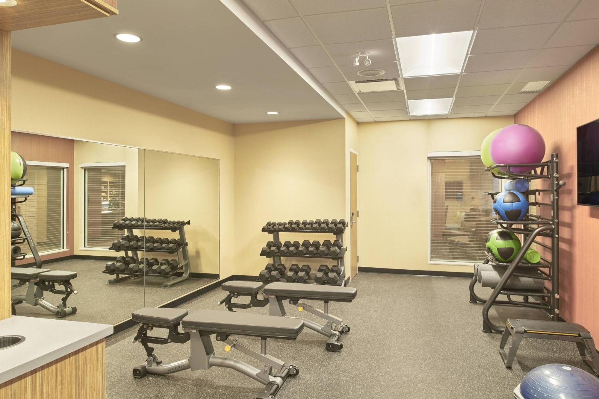Towneplace Suites By Marriott Medicine Hat Exterior photo