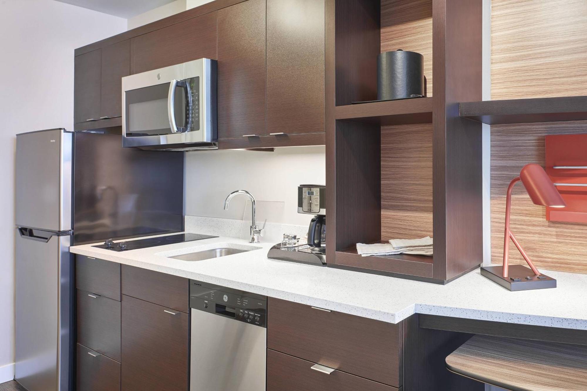 Towneplace Suites By Marriott Medicine Hat Exterior photo