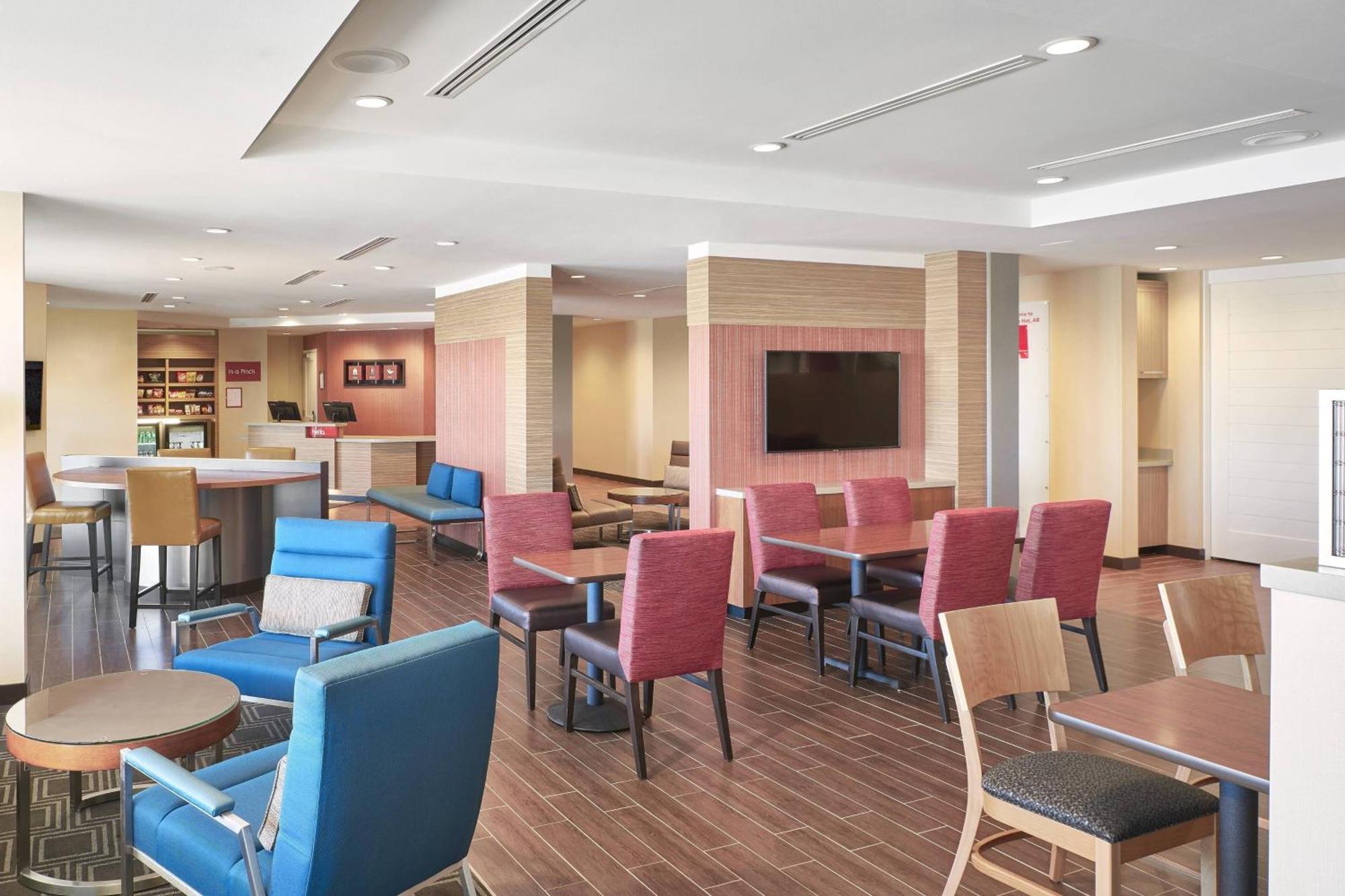 Towneplace Suites By Marriott Medicine Hat Exterior photo